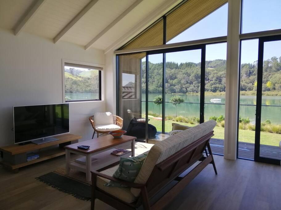 Purangi Waterfront Retreat - 2 Bedroom Cooks Beach Exterior photo