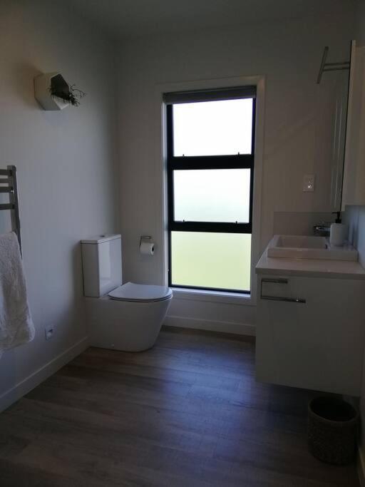 Purangi Waterfront Retreat - 2 Bedroom Cooks Beach Exterior photo